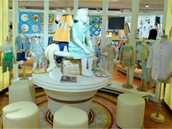 比比安童装店铺展示
