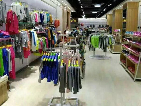 米奇米妮童装店铺展示
