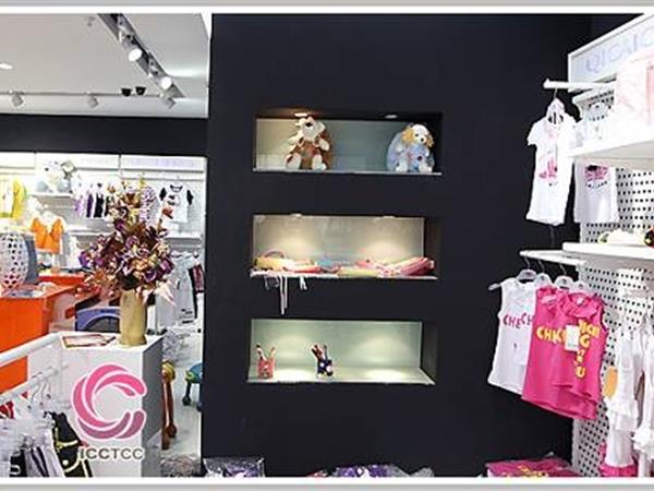 七彩城童装店铺展示