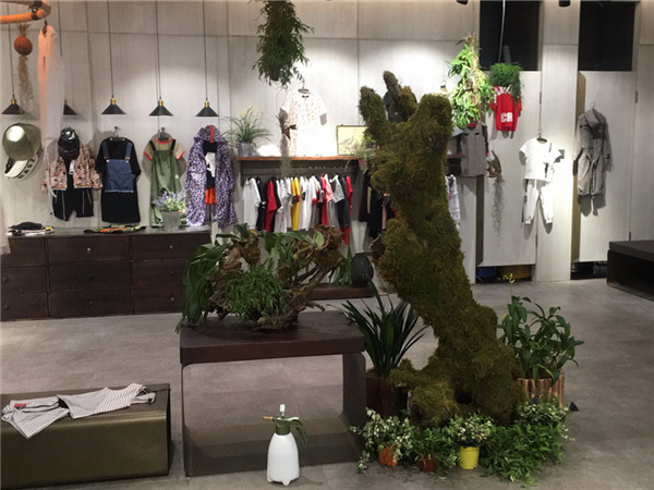 爱蕾尔童装店铺展示