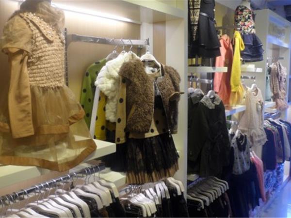 EM7童装店铺展示