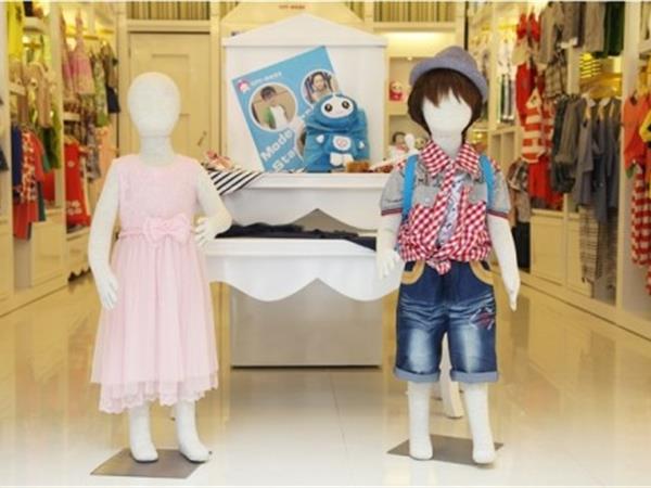 宝贝丫榜样童装店铺展示