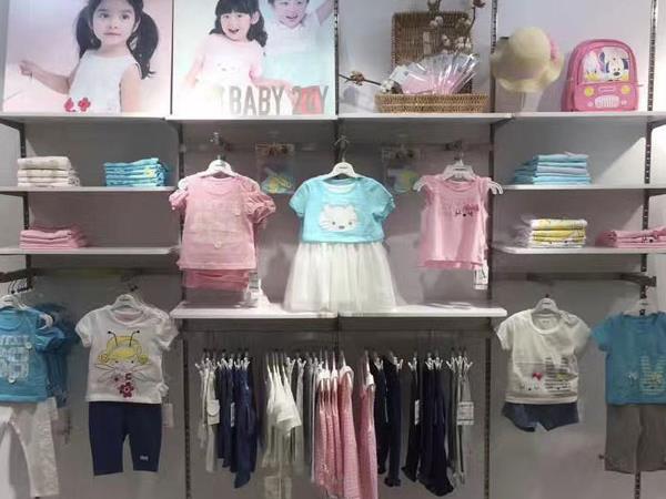 小兔与小狸童装店铺展示