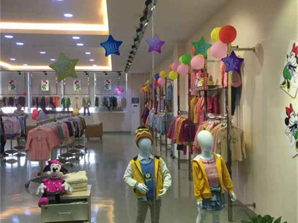 萨米奇童装店铺展示