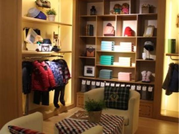 T100baby童装店铺展示