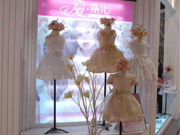 爱朵儿童装店铺展示