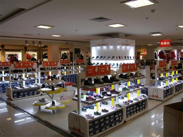 米菲童鞋童装店铺展示