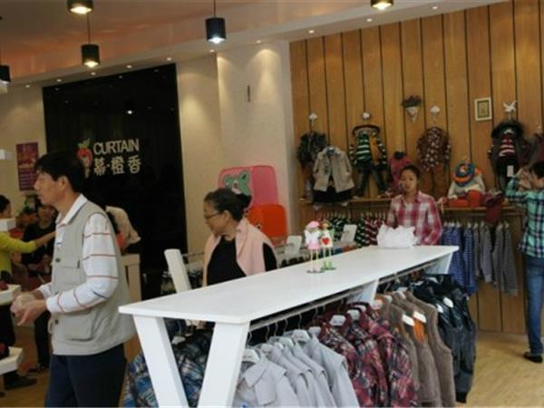 未来匙者童装店铺展示