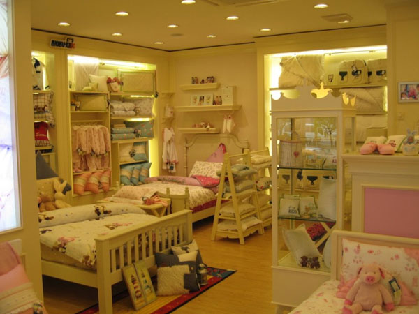 罗莱儿童童装店铺展示