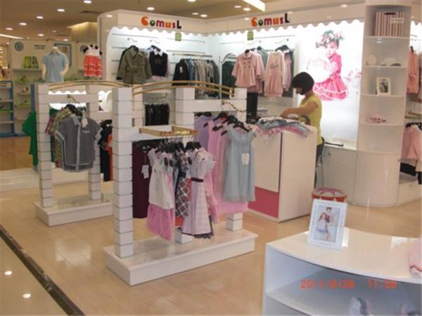 哥曼诗童装店铺展示