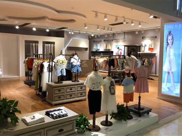 童戈童装店铺展示