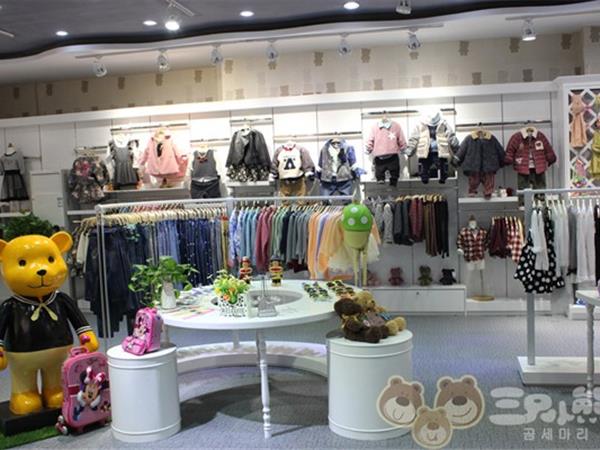 三只小熊童装店铺展示