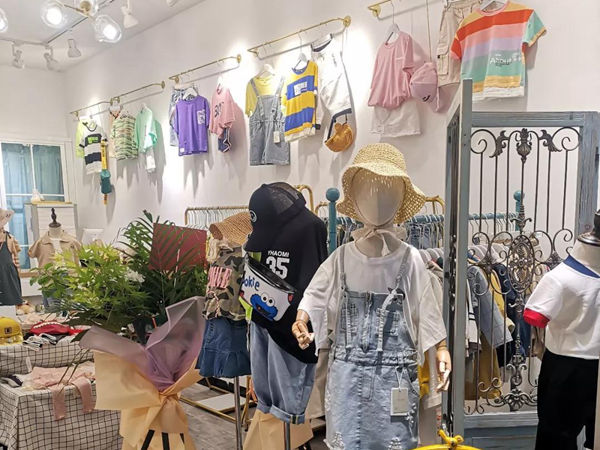 你好·凯米童装店铺展示