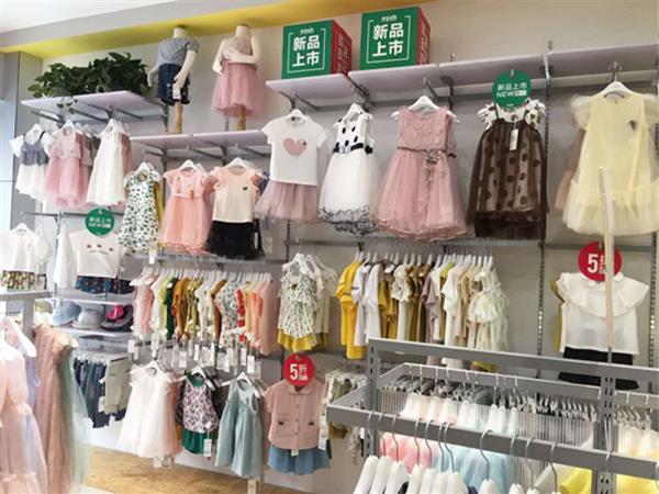 嘟拉嘟拉童装店铺展示