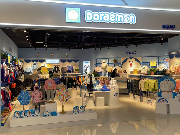 哆啦A梦童装店铺展示