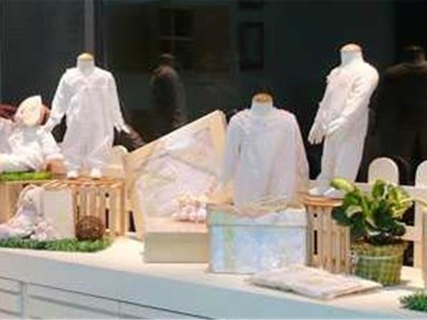 阳光鼠童装店铺展示