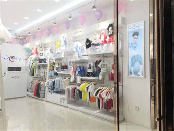 爱心果童装店铺展示