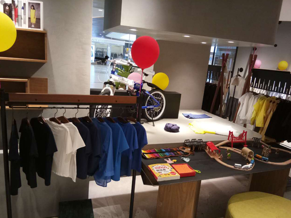 桑语童装店铺展示