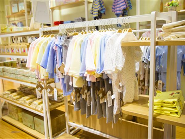 奇宝乐园童装店铺展示