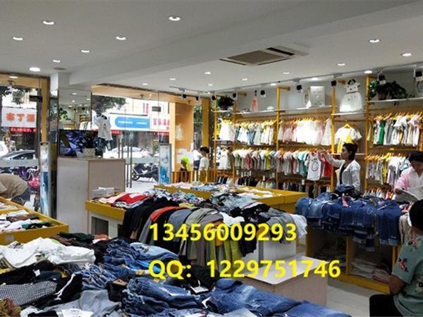 爱尚哆哆咪童装店铺展示