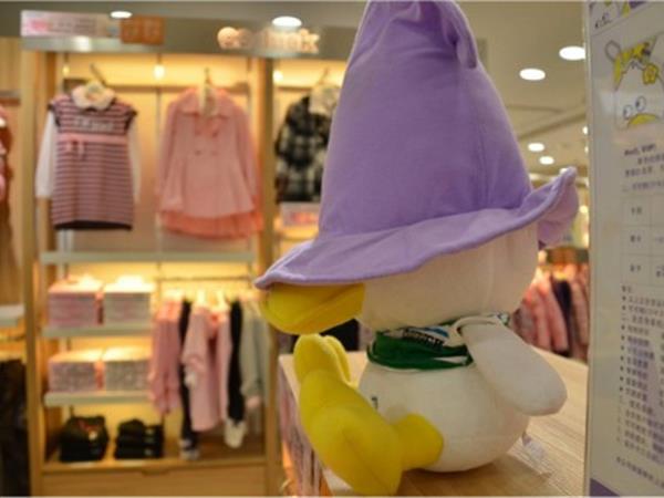 可可鸭童装店铺展示