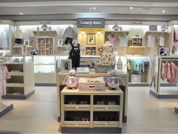 路西·米儿童装店铺展示