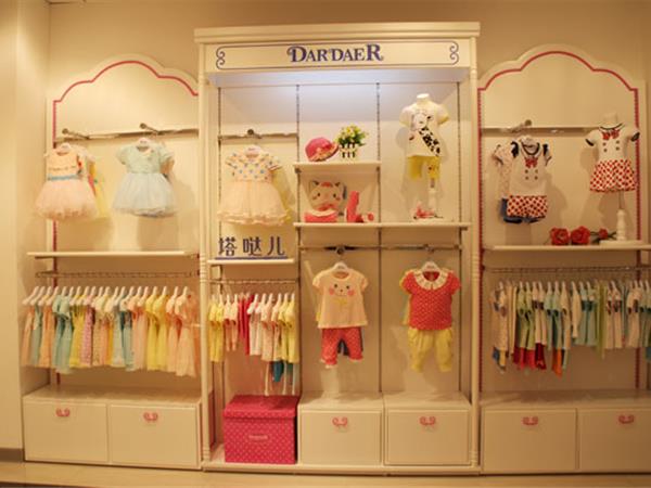 塔塔儿童装店铺展示