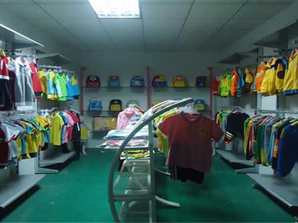 牧童园服童装店铺展示