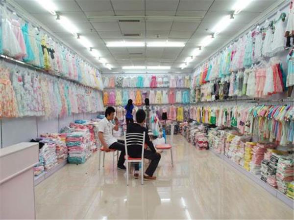 旺仔童装店铺展示