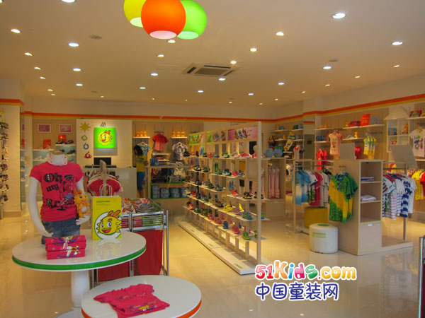 卡西龙童装店铺展示