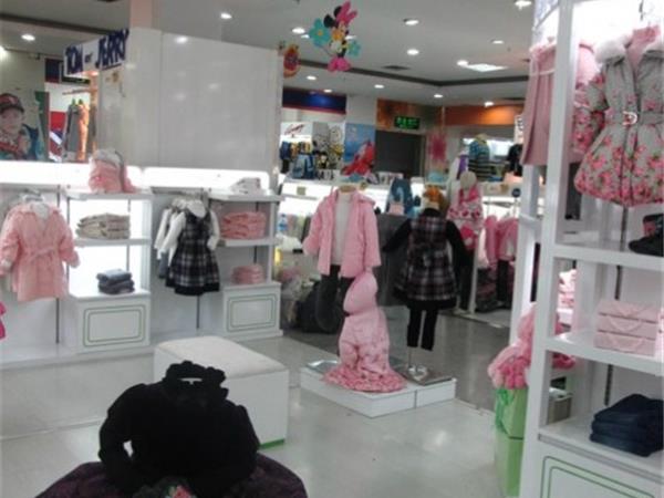 汪小荷童装店铺展示