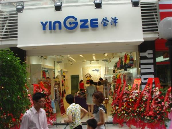 莹泽童装店铺展示