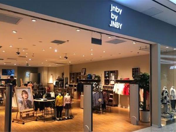 小江南布衣童装店铺展示