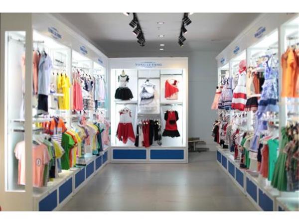 童乐坊童装店铺展示