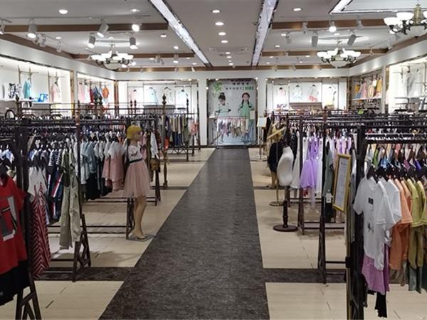 唯珂宝贝童装店铺展示