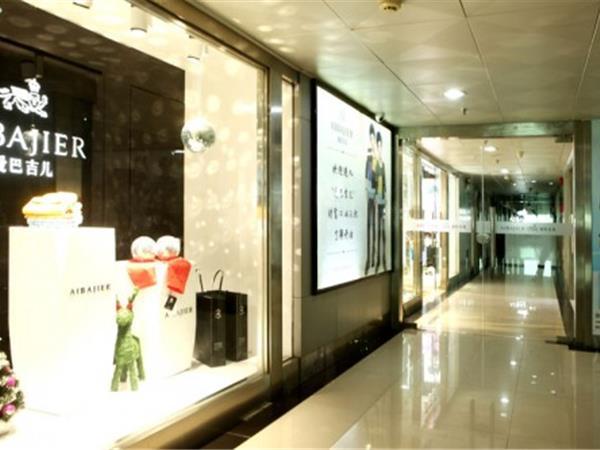 爱巴吉儿童装店铺展示
