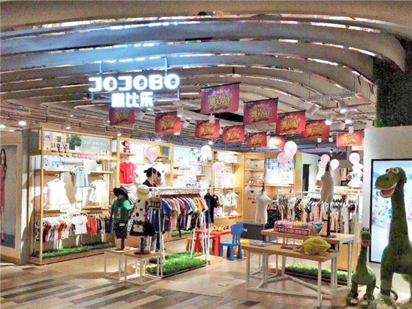 啾比乐童装店铺展示