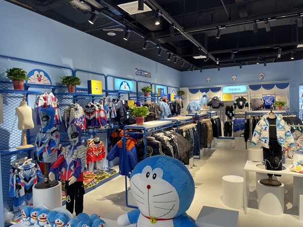 哆啦A梦童装店铺展示