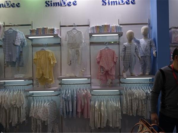 象比家族童装店铺展示