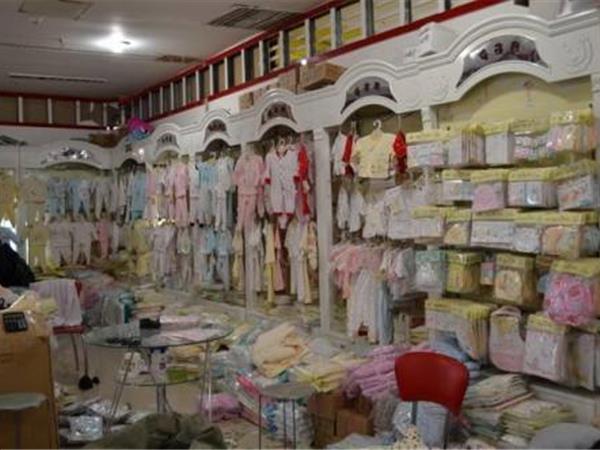 婴尚童装店铺展示