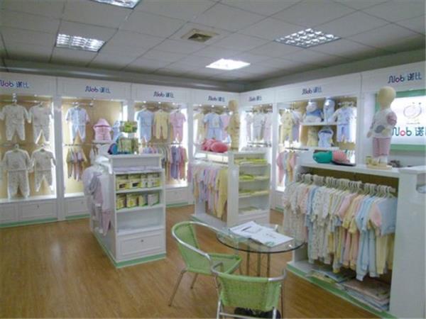 诺比童装店铺展示