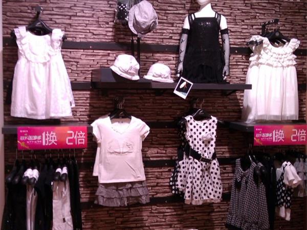 兔仔唛童装店铺展示