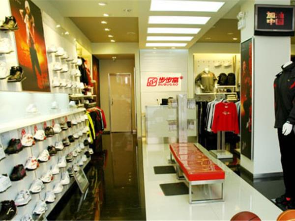 步步高童装店铺展示
