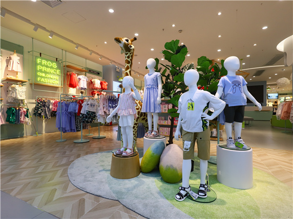青蛙王子童装店铺展示