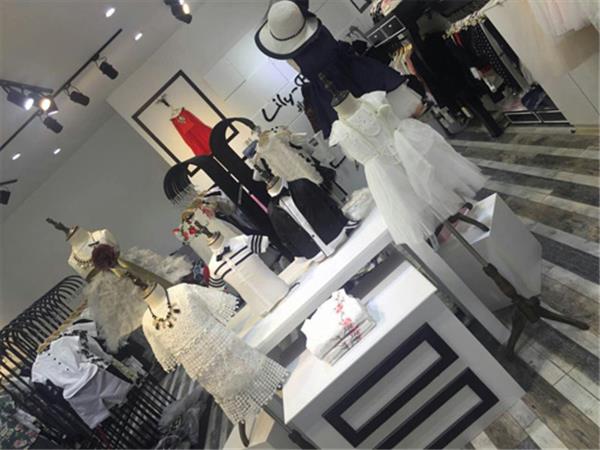 莉莉日记童装店铺展示