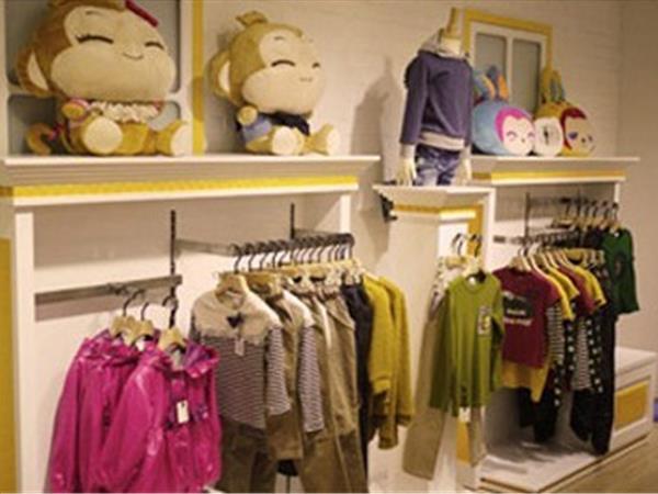 皮咔精灵童装店铺展示