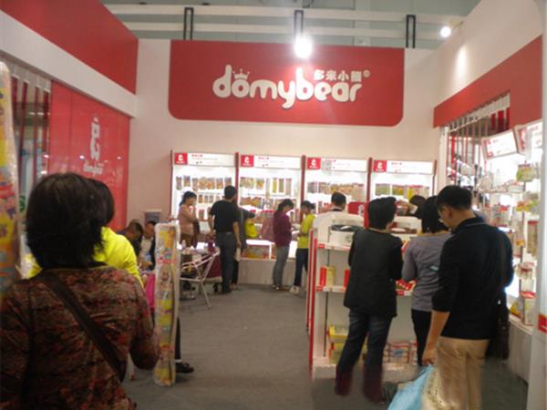 多米小熊童装店铺展示