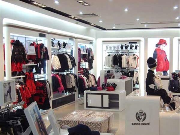 卡思恩泽童装店铺展示