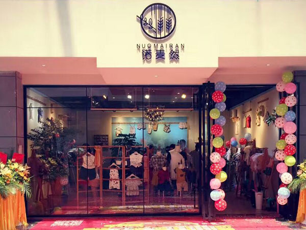 诺麦然童装店铺展示