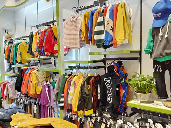 奇妙城堡童装店铺展示